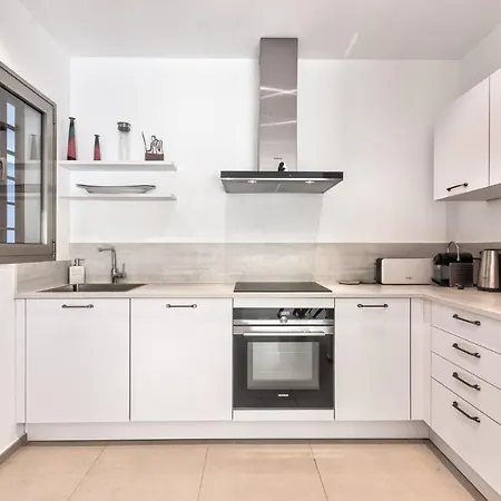 Ancor 0-3 Pool View 1b *